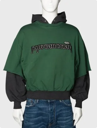 Sweat Gosha Rubchinskiy vert à manches noires, sur mannequin